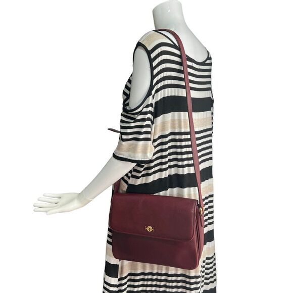 Vintage Etienne Aigner Gorgeous Deep Red Leather Shoulder Messenger Style Bag - Picture 9 of 16